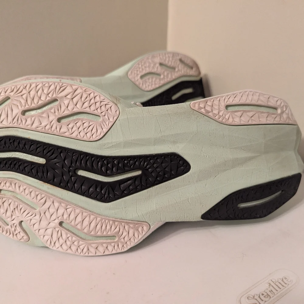New Balance Fuel Cell Rebel V4 Men 10 With Box - Picture 6 of 11